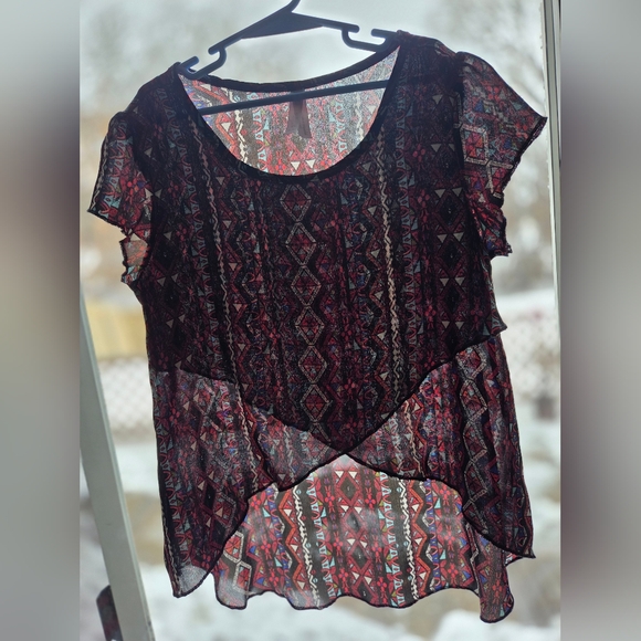 Geometric Patterned Women's Top Small - Picture 3 of 5